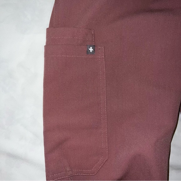 FIGS Mauve Scrub Set XXS/ XS Regular - Picture 3 of 8